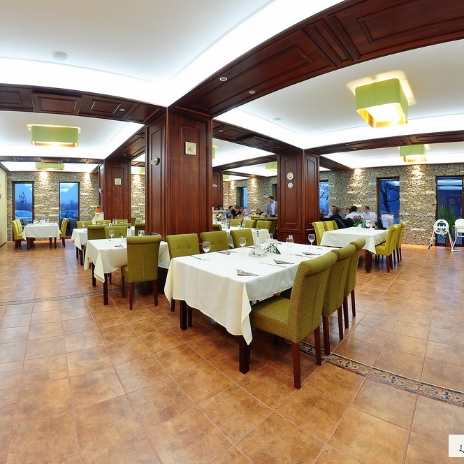 Imagini Restaurant La Conac in Bucovina