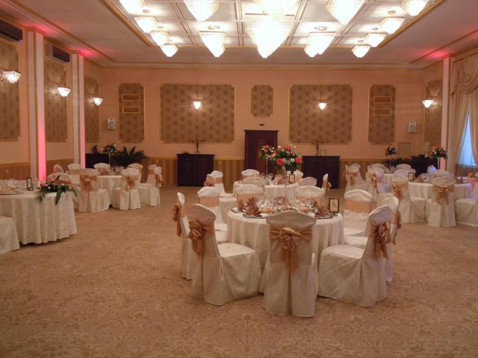 Imagini Sala Evenimente Caredy Luxury Ballroom