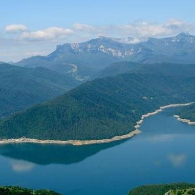  Lacul si barajul Izvorul Muntelui 