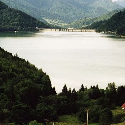  Lacul si barajul Izvorul Muntelui 