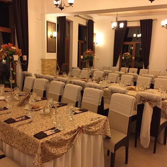 Imagini Restaurant Subcetate