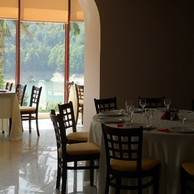 Restaurant Valea Cu Pesti