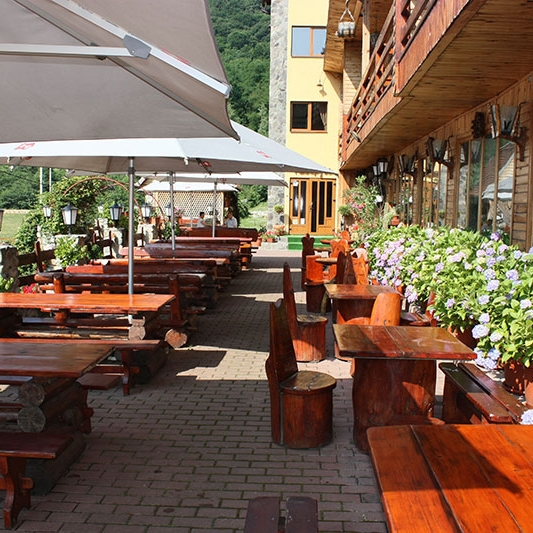 Imagini Restaurant Curmatura Stezii