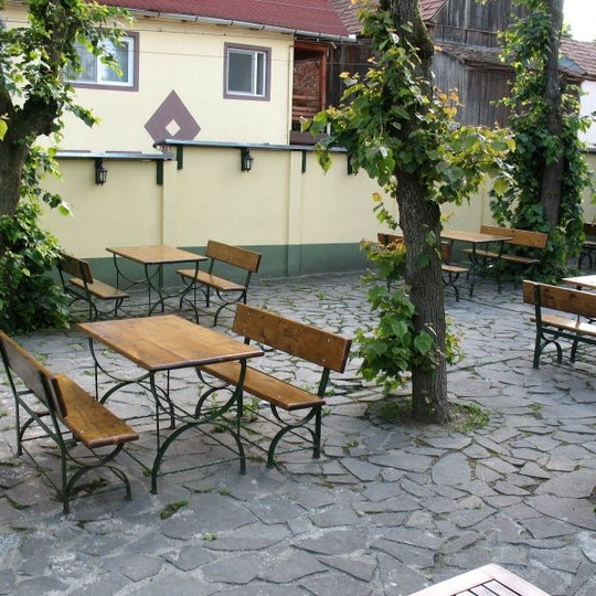 Imagini Restaurant Sub Cetate