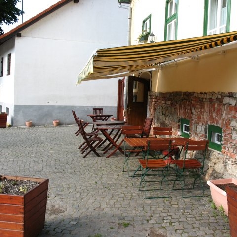 Imagini Restaurant Sub Cetate