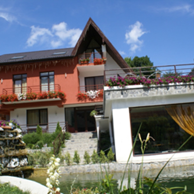 Imagini Restaurant Izvorul cu Pastravi