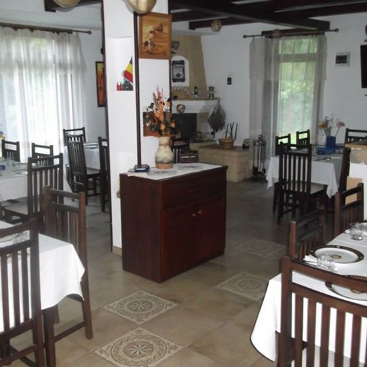 Imagini Restaurant Tara Lovistei
