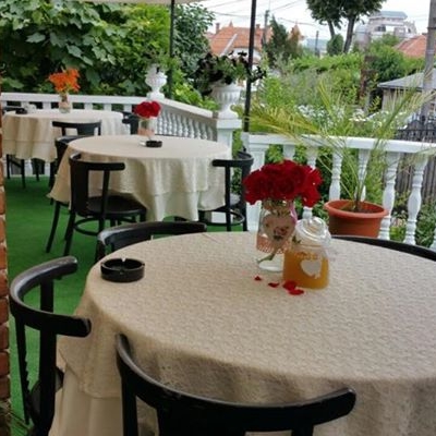 Bistro Bliss Cafe Shabby Chic