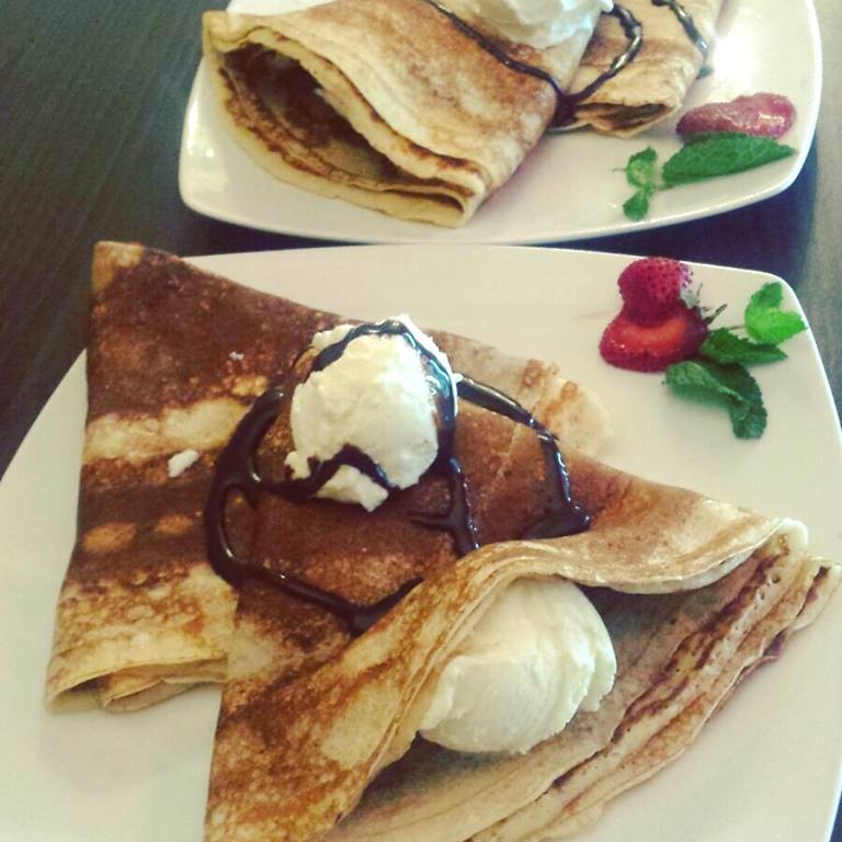 Imagini Fast-Food This & That Crepes & Bar