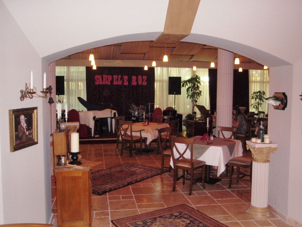 Detalii Restaurant Restaurant Sarpele Roz