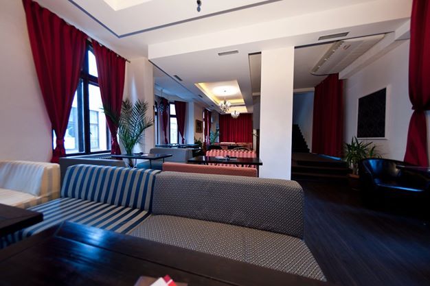 Imagini Restaurant The Embassy Hanul cu Tei