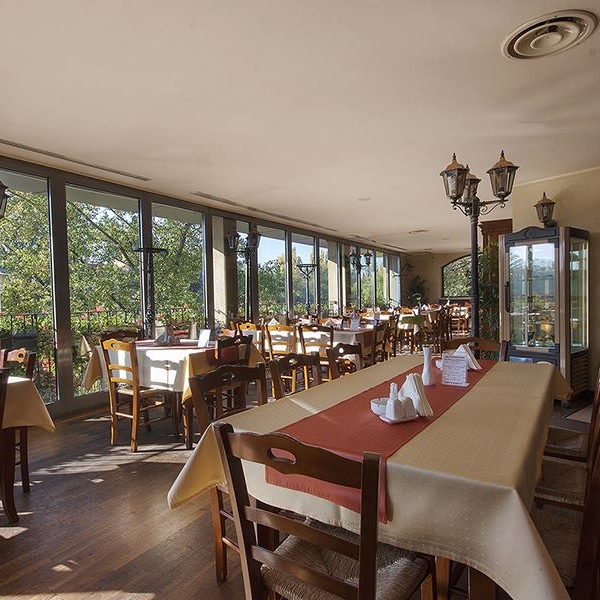 Imagini Restaurant Crinul Alb