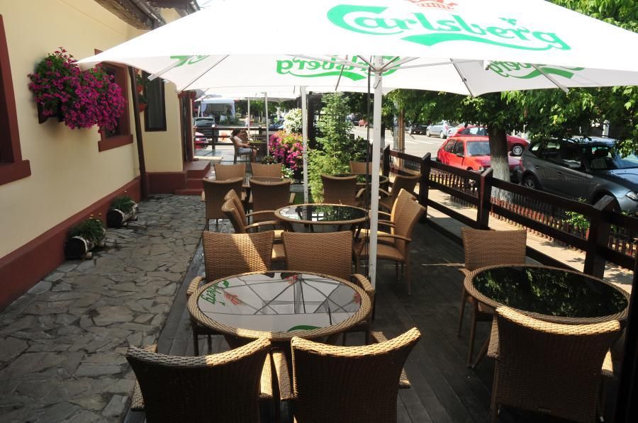 Imagini Pizzerie La Curtea Veche