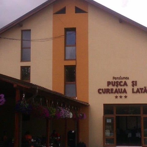 Imagini Restaurant Pusca Si Cureaua Lata