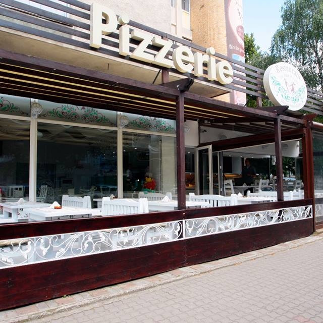 Imagini Pizzerie Un Baiat Si O Fata