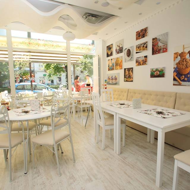 Imagini Pizzerie Un Baiat Si O Fata