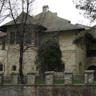  Muzeul Etnografic Hanul Domnesc