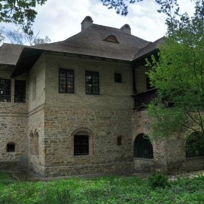  Muzeul Etnografic Hanul Domnesc