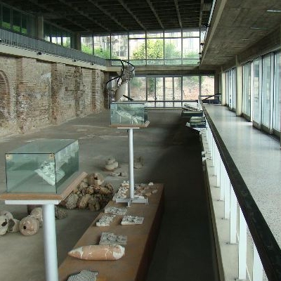  Edificiul Roman cu Mozaic